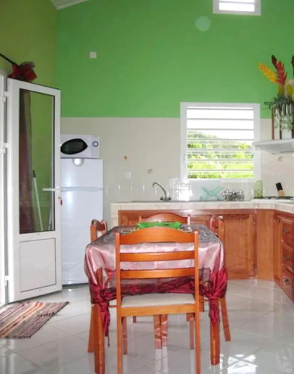 House with One Bedroom in Saint Benoit, with Wonderful Mountain View, Furnished Garden And Wifi - 45 Km From the Beach