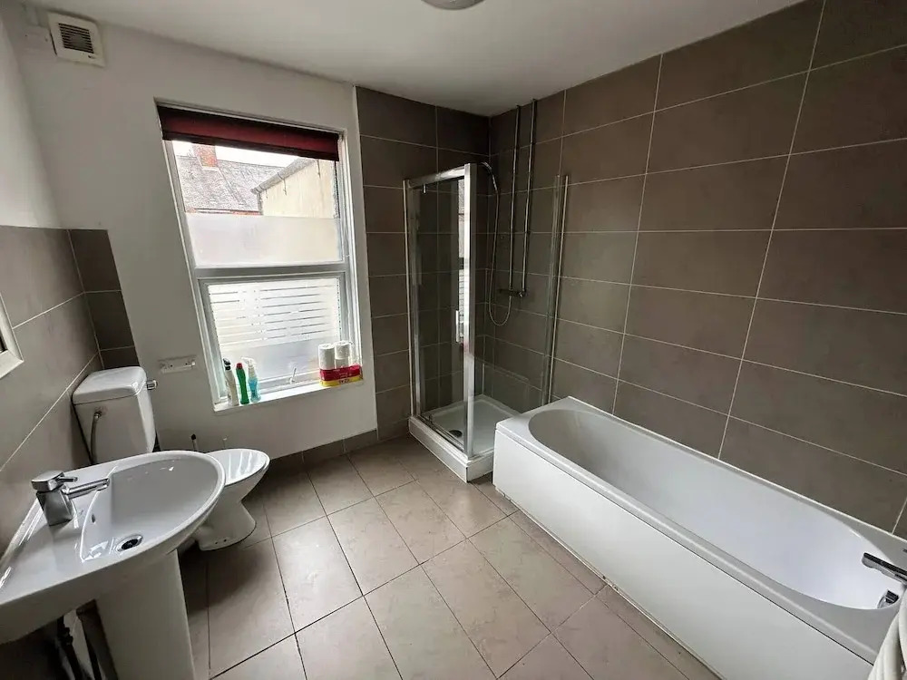 Room-charming Leicester Guest Room With