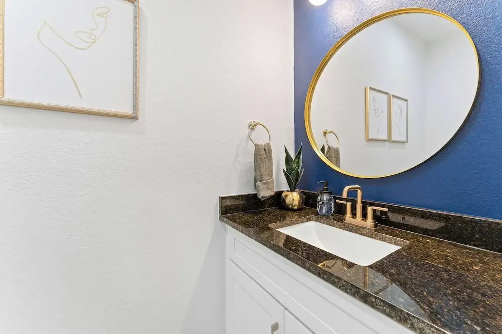 NRG Medcenter 4BD 4 5BA w Fencedyard Washerdryer