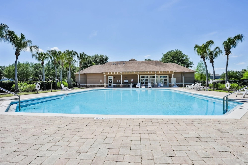 Stunning House With Lanai, Pool, Ping-pong, Full Kitchen, & Wifi