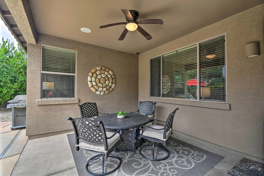 Spacious Surprise Home: 6 Mi to Wildlife World Zoo