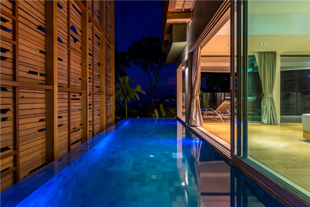 Crest Resort & Pool Villas