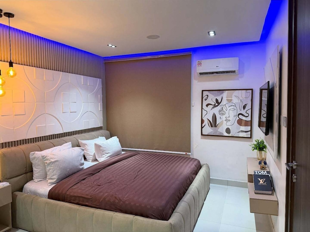 Fidrock Hotel And Suites
