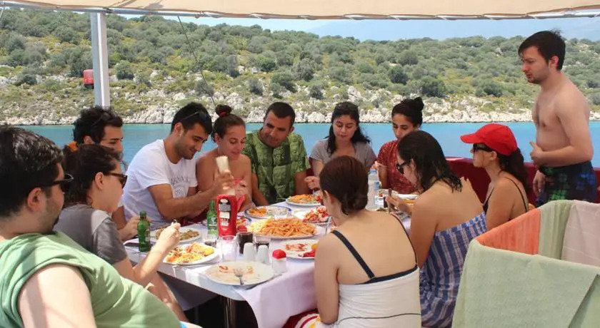 Yuzer Hotel Sude Boran