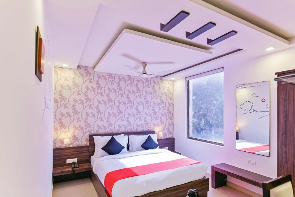 FabHotel Signature Inn