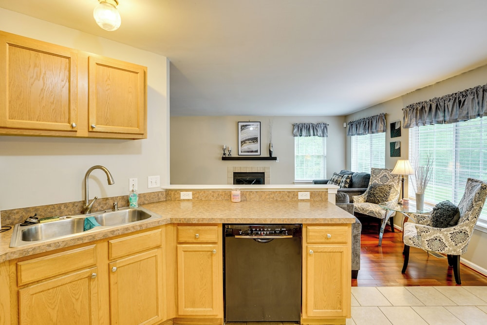 Pets Welcome: Convenient Family Home in Westland!