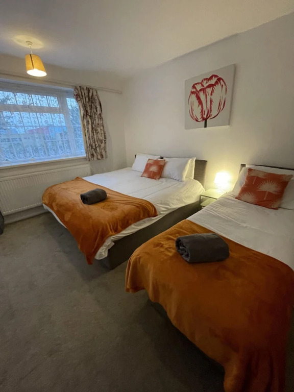 Immaculate 3-bed House in Luton
