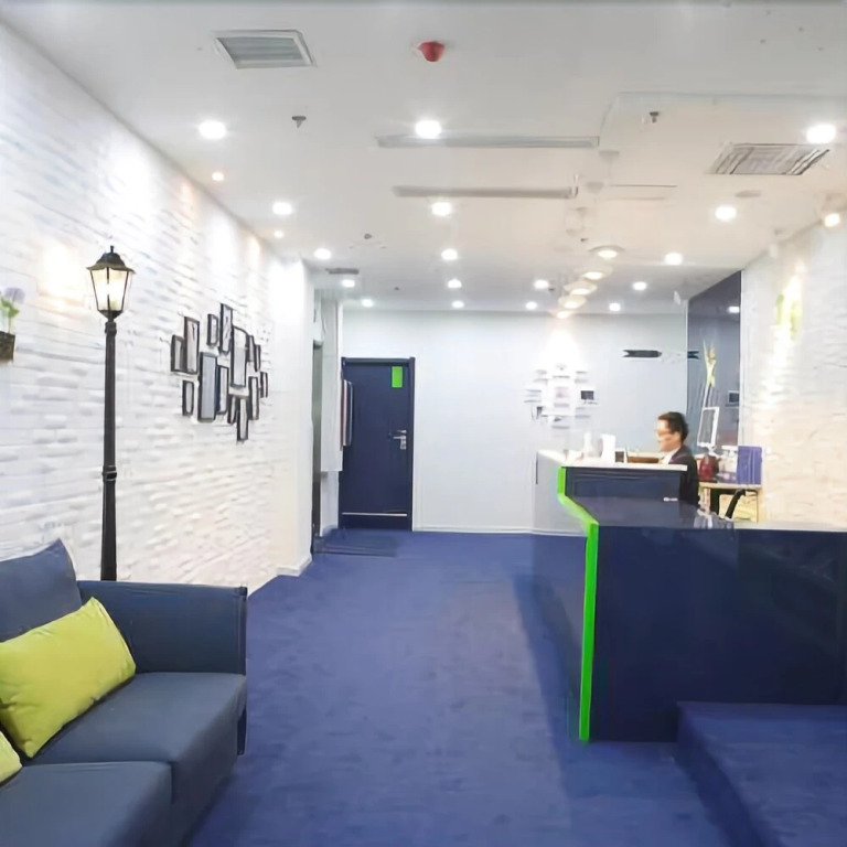 Huayi Hotel (Yantai Yuhuangding South Street)