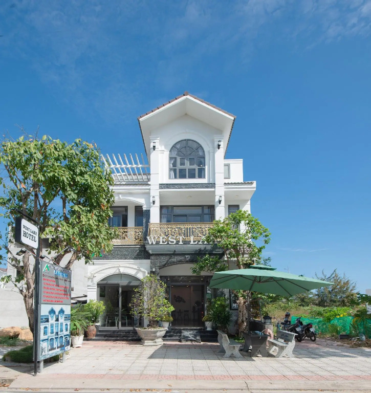 West Lake Hotel - Near Bai Dai Beach