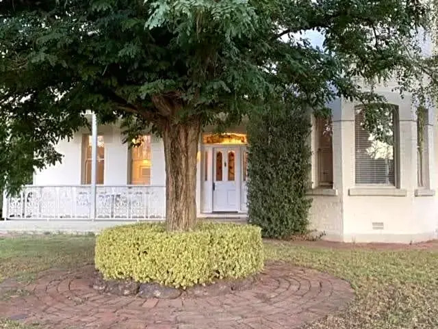 Te Rata House - All 6 Rooms