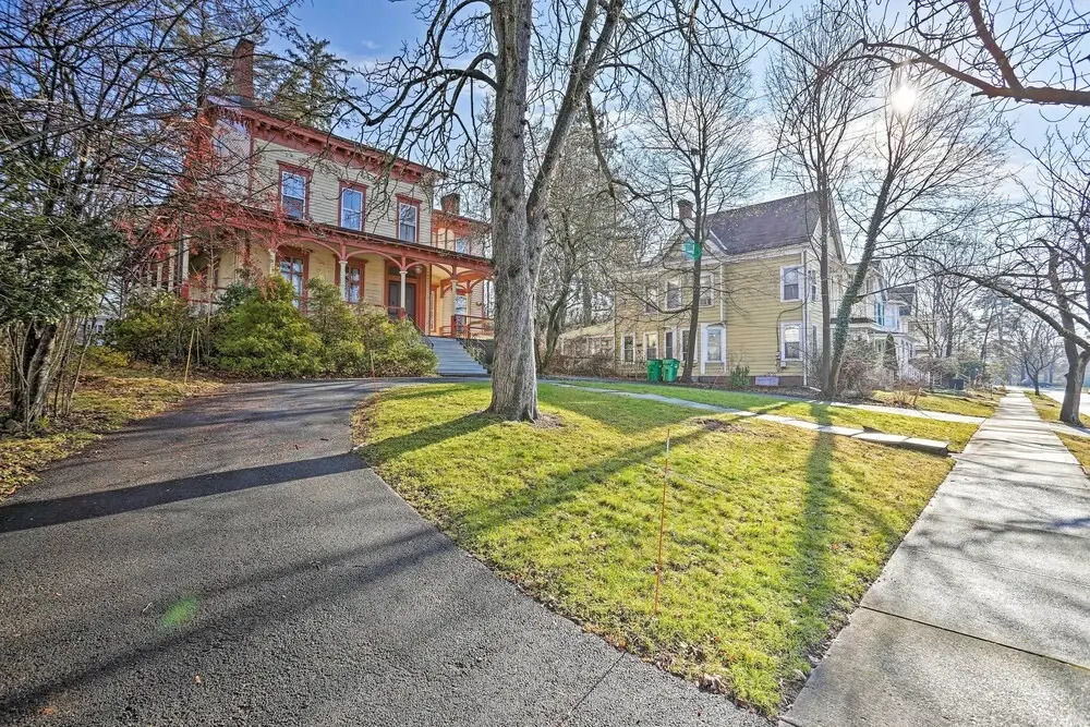 Historic Poughkeepsie Apt - Walkable Location