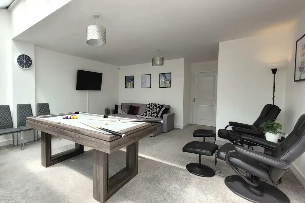 Last Minute Deals 4BR House of Four Chimneys