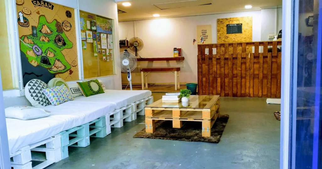 Get Inn Backpackers