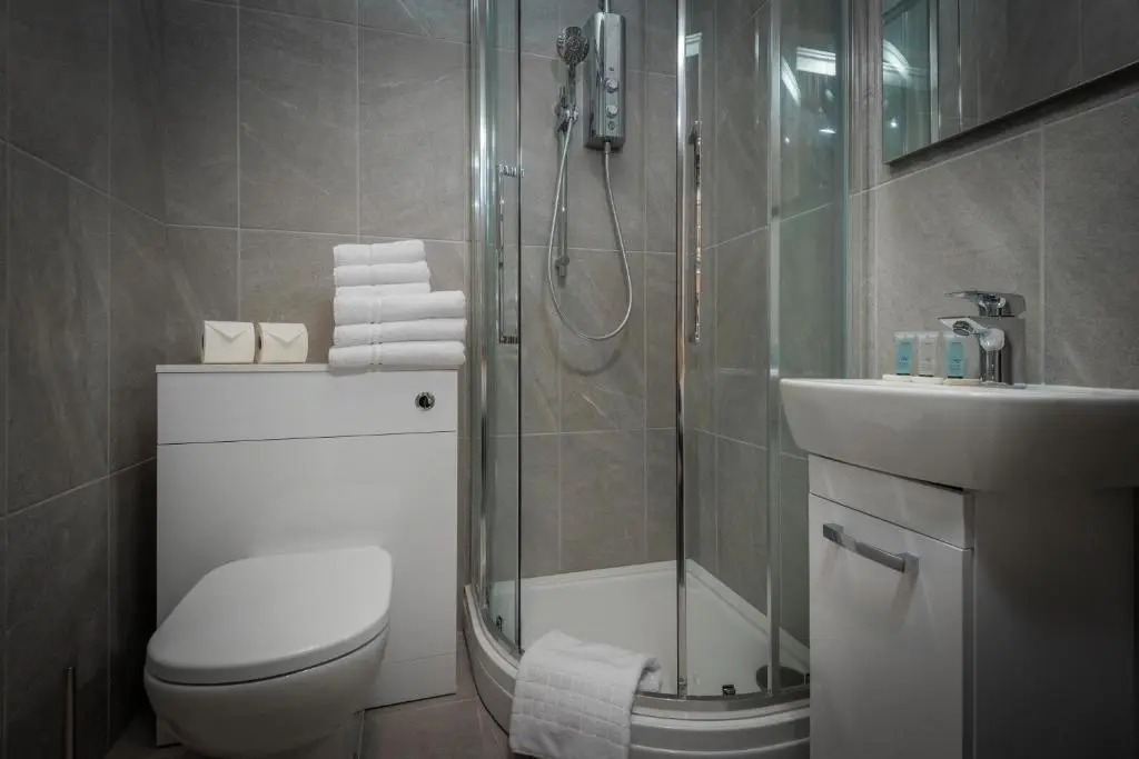 Gordon Moon Suites Bolton Centre Apartments