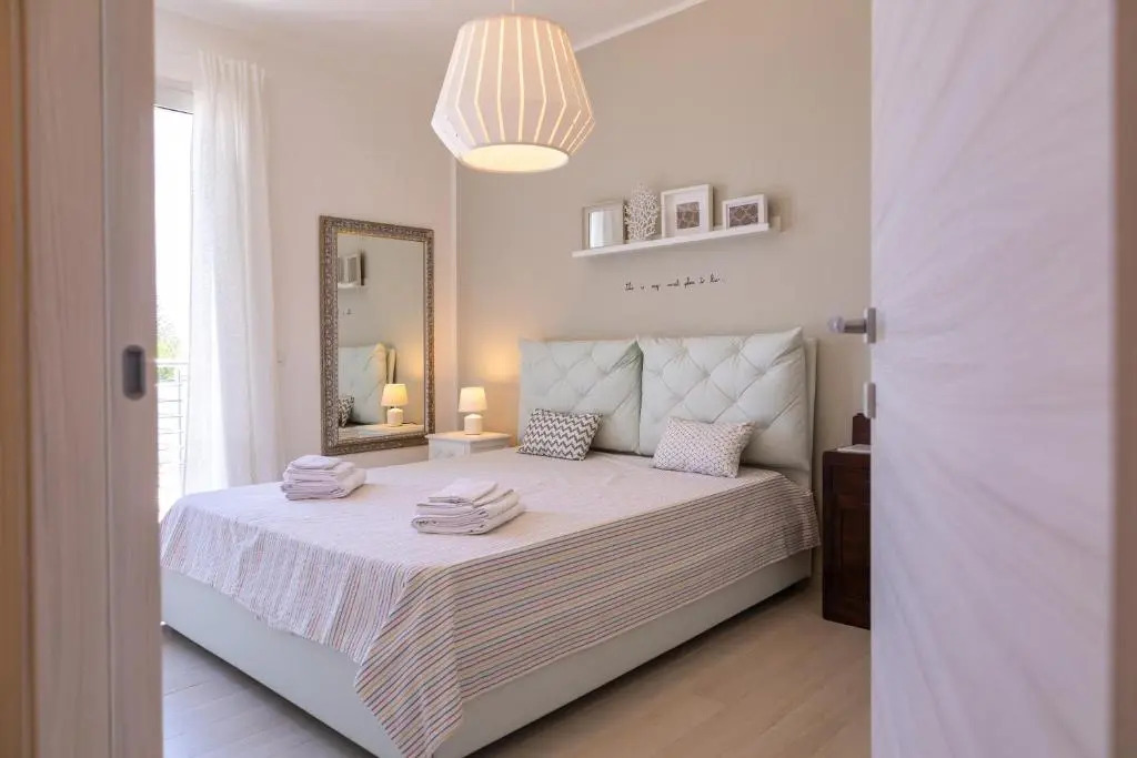 Wonderful Emerald and Gold Apartments with Parking
