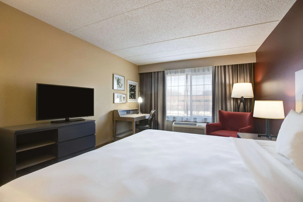 Comfort Inn & Suites St Paul Northeast