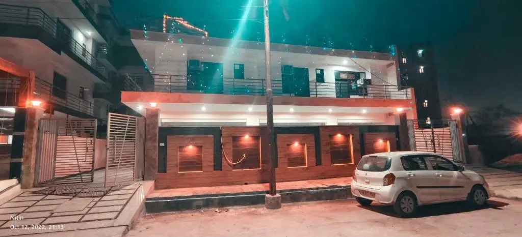 OYO Hotel Pinaki Stay Near Noida Sector 51 Metro Station