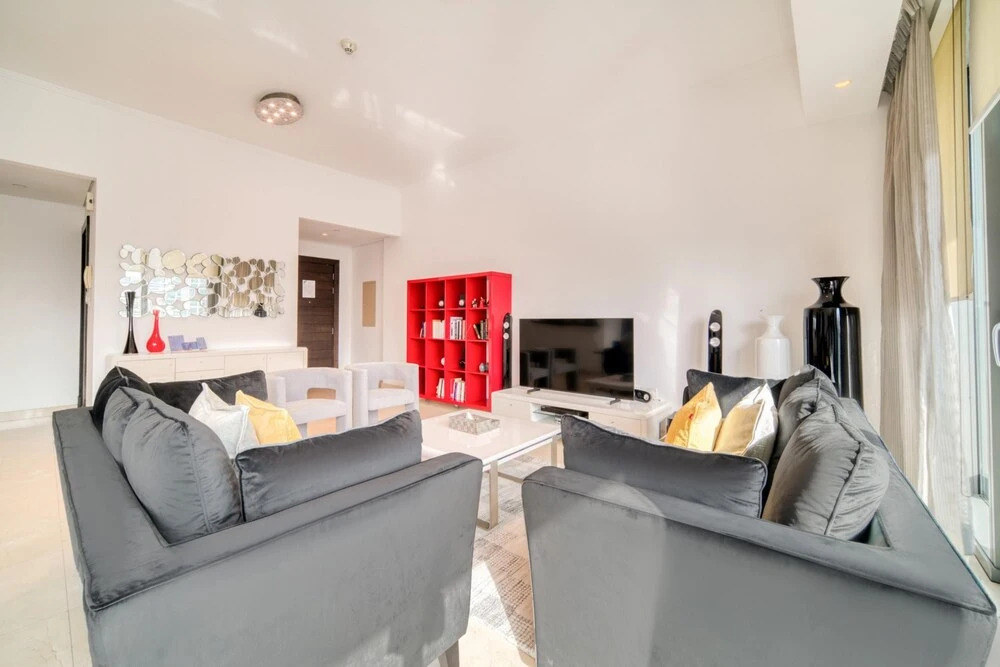 Big Bright Luxury Marina View Apt Near Beach