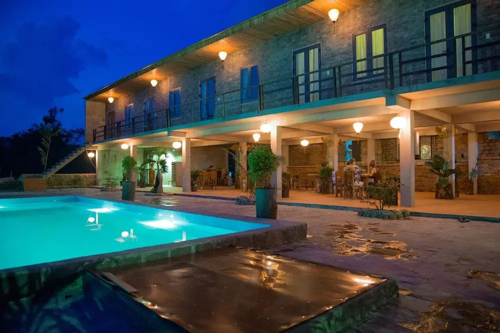 Jungle Boss Travel Lodge