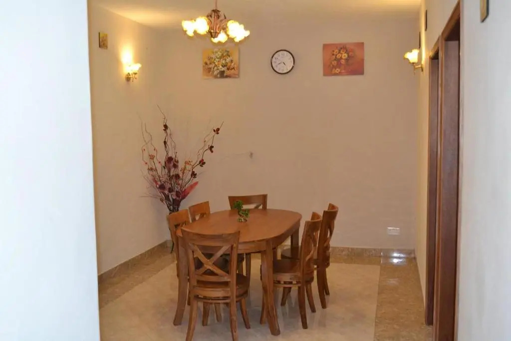 RS VILLAS - Three bedrooms share apartment with private room and free WIFI and 100mts to the beach and ac and 100mts to bus stop and pool