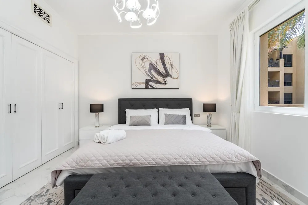 Whitesage - Fully Renovated Spacious 2Br Apt. With Burj Views