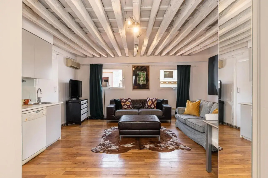 BNBHolder Charming Duplex Attic SOL