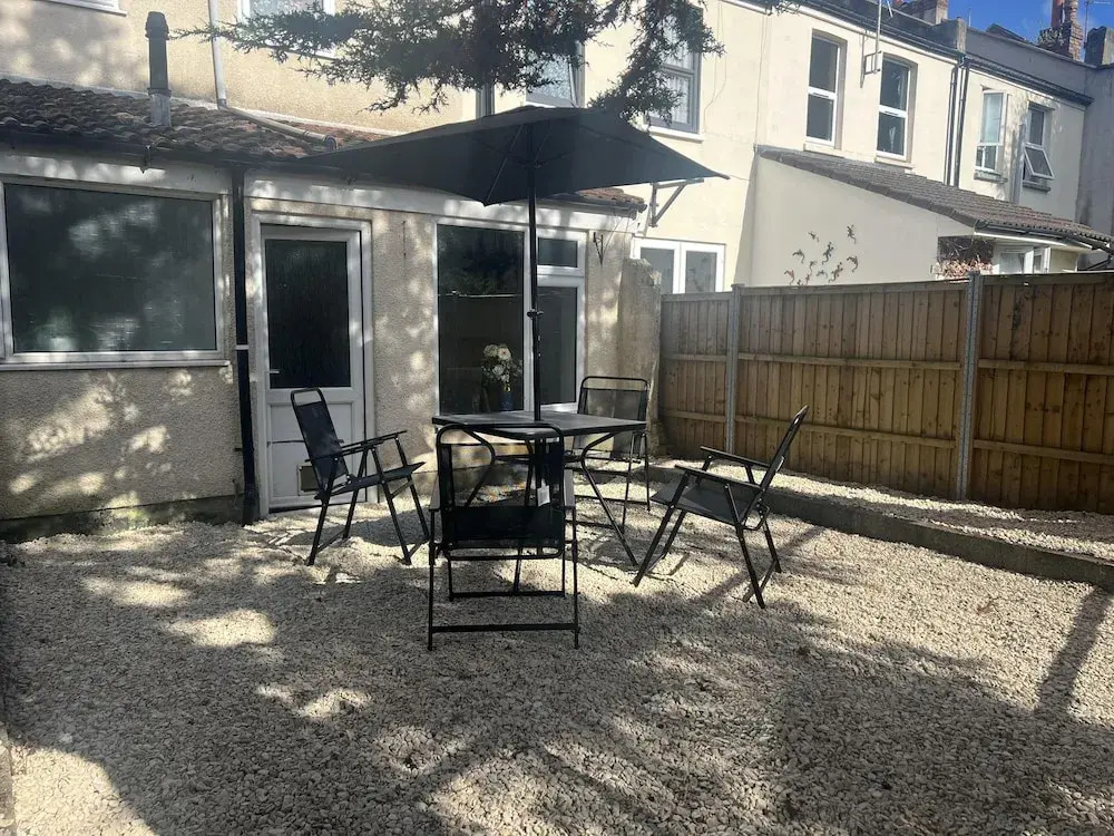 Bristol - 4 Beds - Sleeps 7 - For Groups - Garden