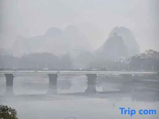 Jianju Zero Distance Li River Homestay (Guilin High-Speed Railway North Station Store)