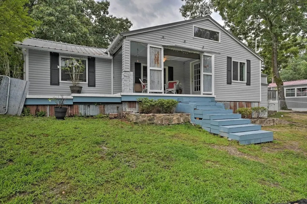 Rustic Chic Home: 1 Mi to Dtwn Hot Springs!