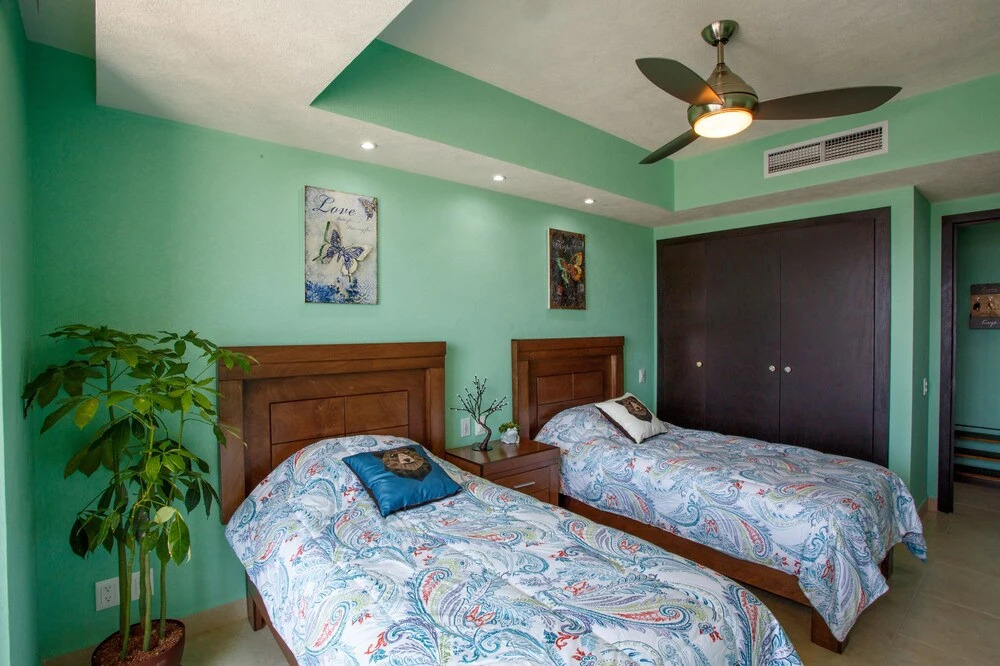 Oceanview 2 Bedroom Condo With Balconies