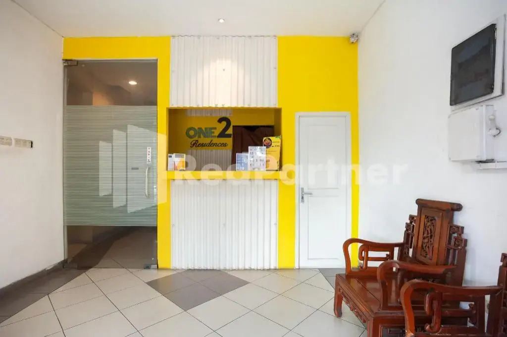 RedDoorz Plus near RS Harapan Kita