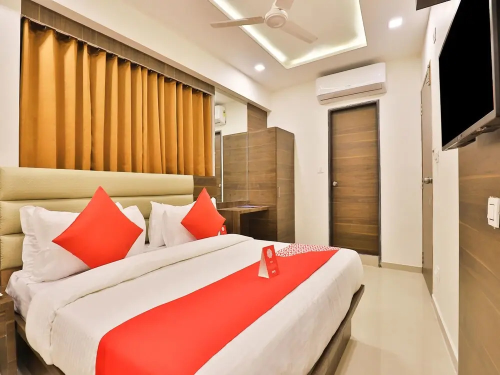 OYO 11922 Hotel Sunstar Inn