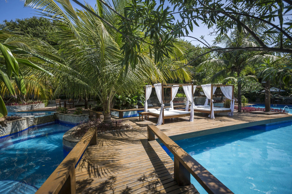 Sombra e Água Fresca Resort