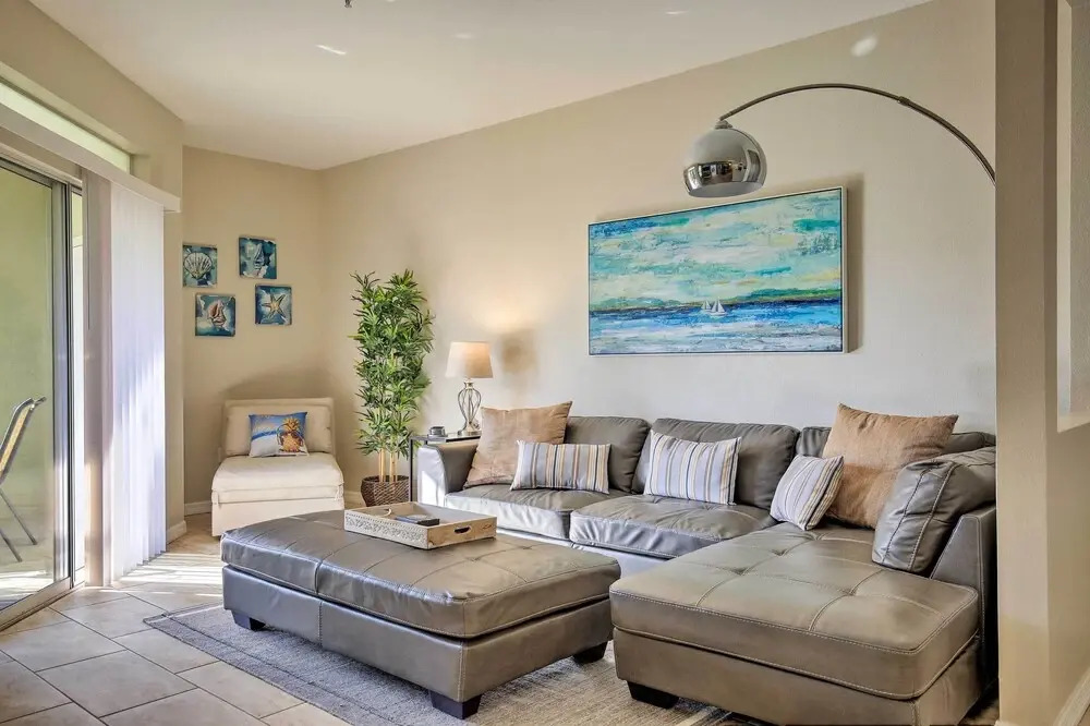 Modern Condo w/ Pool: 4 Mi to Clearwater Beach!