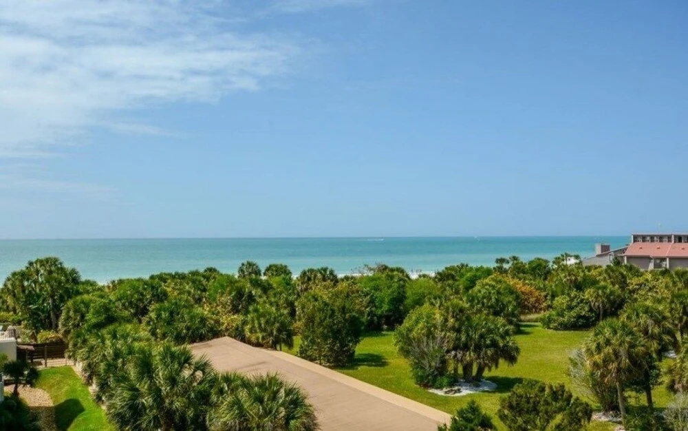 404-excelsior- Beautiful Unit Offering Amazing Gulf Views! 2 Bedroom Condo