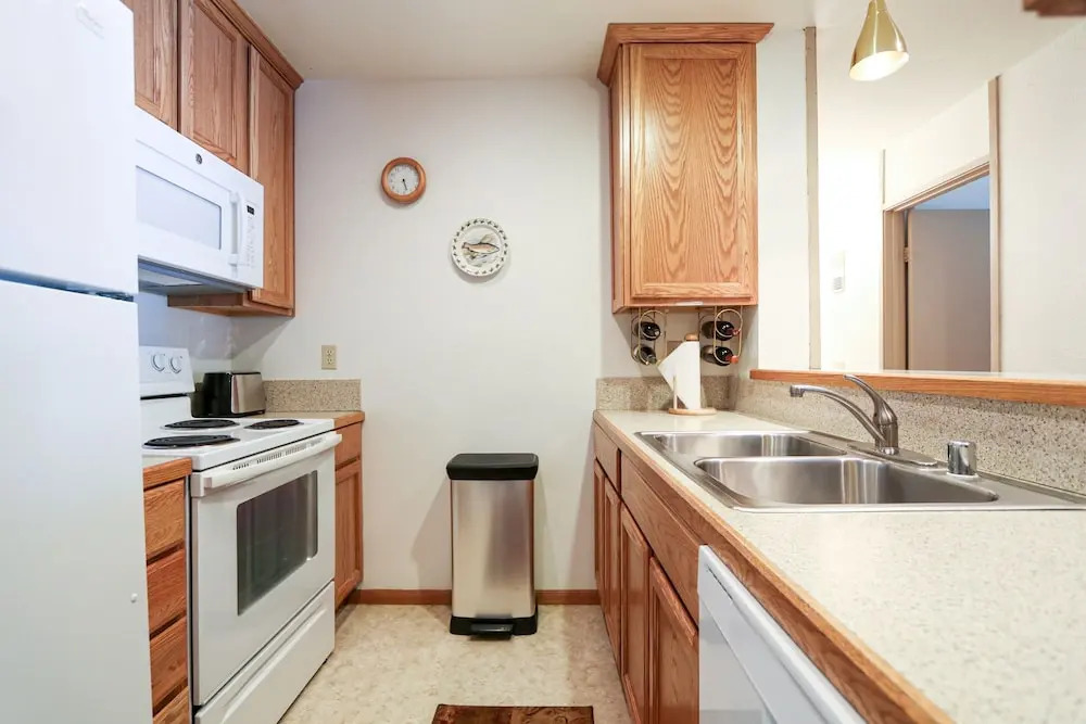 Summit 293 Bright, Spacious with Under Ground Parking, Walk to Eagle Lodge by RedAwning