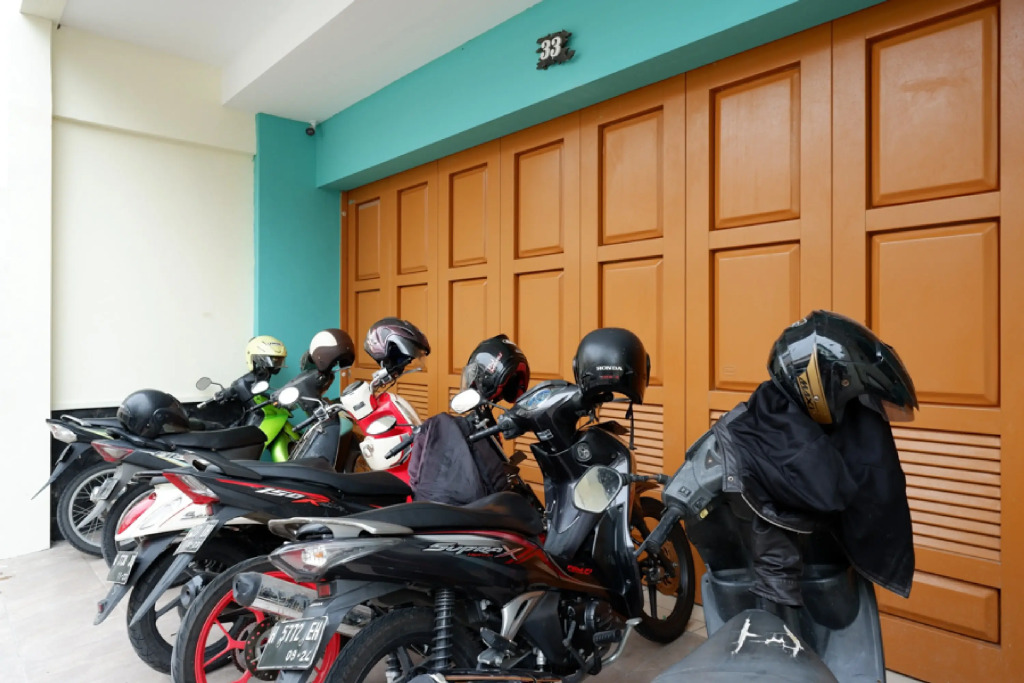 RedDoorz Hostel near Kota Lama Semarang