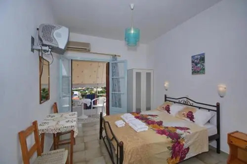 Nikos Rooms