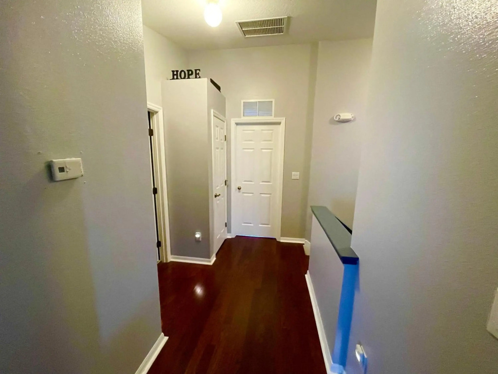 Entire Cozy 4 bed 3 bath Townhome near Disney!