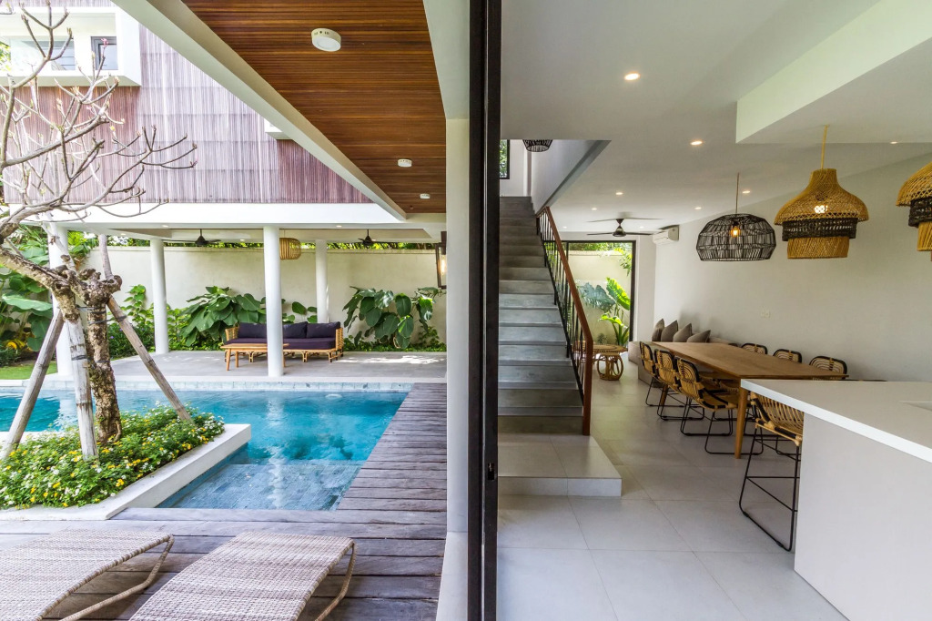 Villa Nestor - New Contemporary 3bd villa next to the Beach