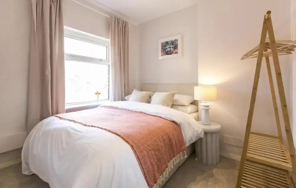 Spacious 4 Bedroom House Sleeps 8