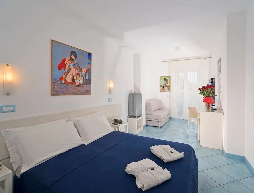 "room in B&B - Ischia, Forio With a Breathtaking View, Above the Poseidon Gardens for 5 People"