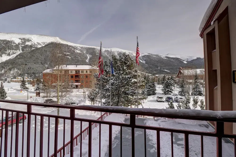 Great Mountain Views Short Walk to Lift Cozy Condo - PG201 by Redawning