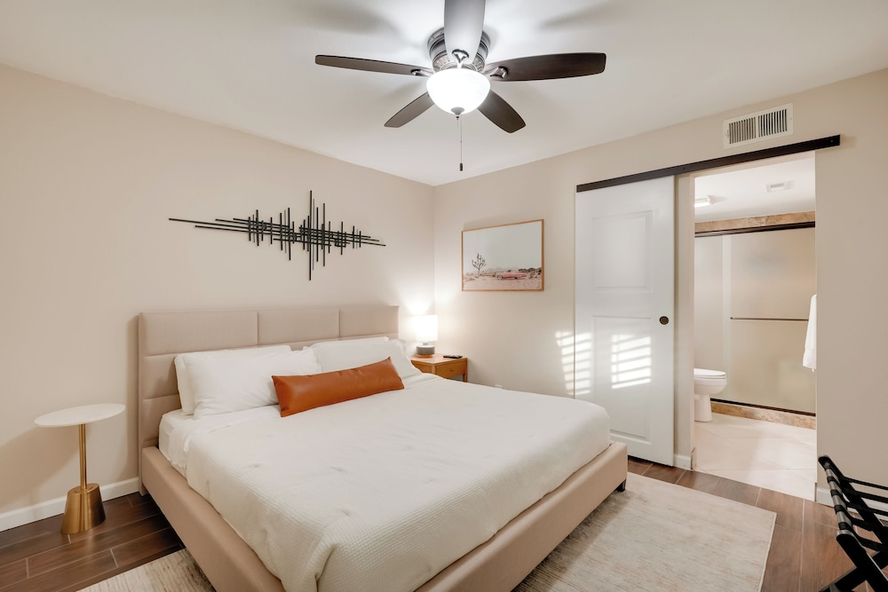 Easy Living in Old Town: Condo w/ Pool Access