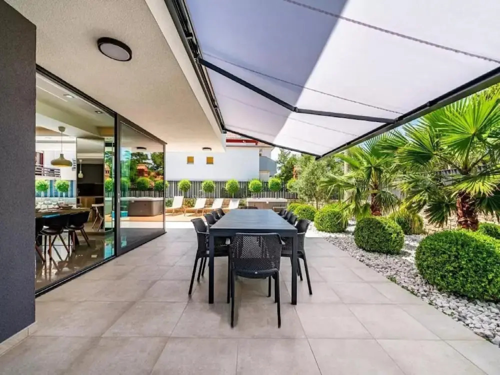 Villa Alpha - Four Bedroom Villa with Swimming Pool