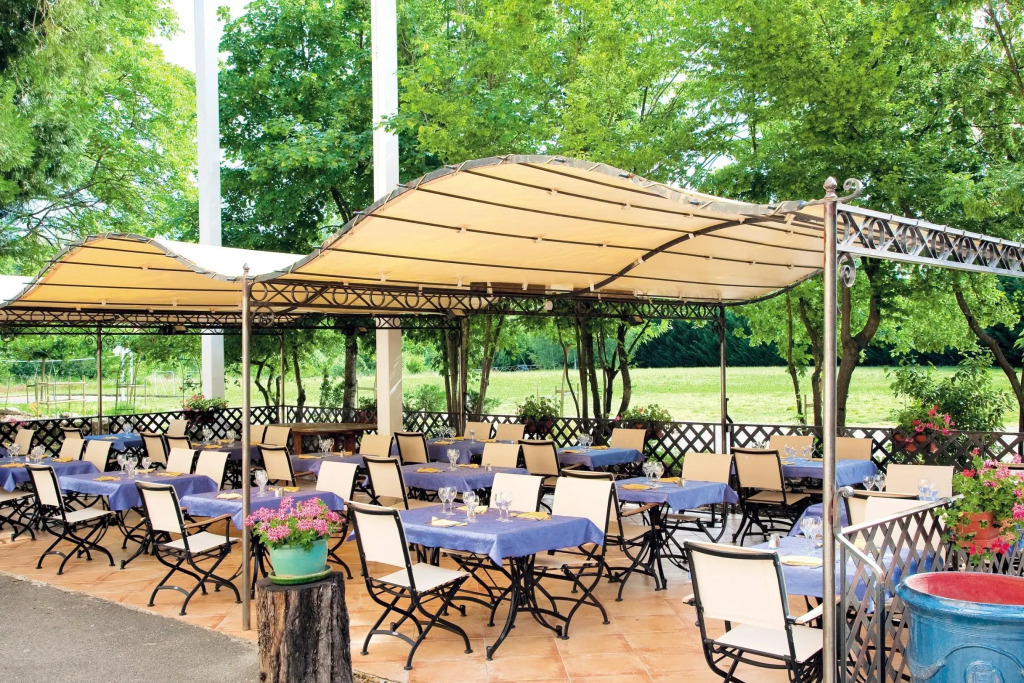 Logis Hôtel Restaurant Les Cèdres