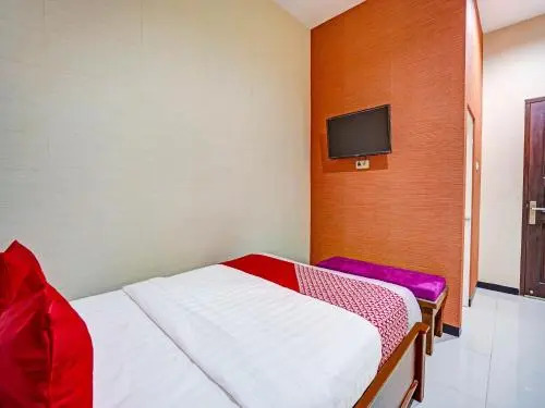 RedDoorz Near Universitas Wijaya Kusuma Surabaya 2