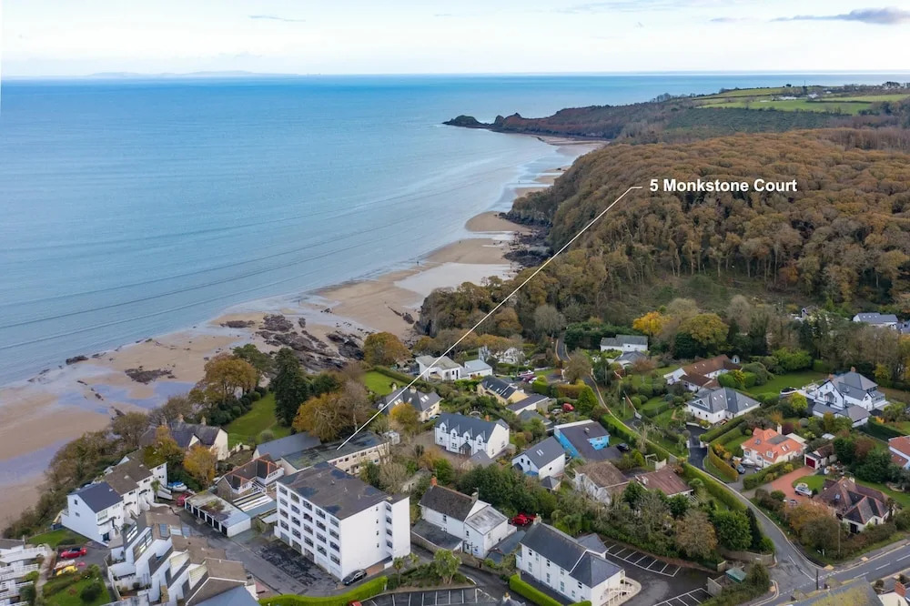 Monkstone Court - Close to Village and Beach