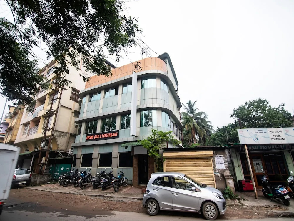 OYO 14869 Hotel Apollo