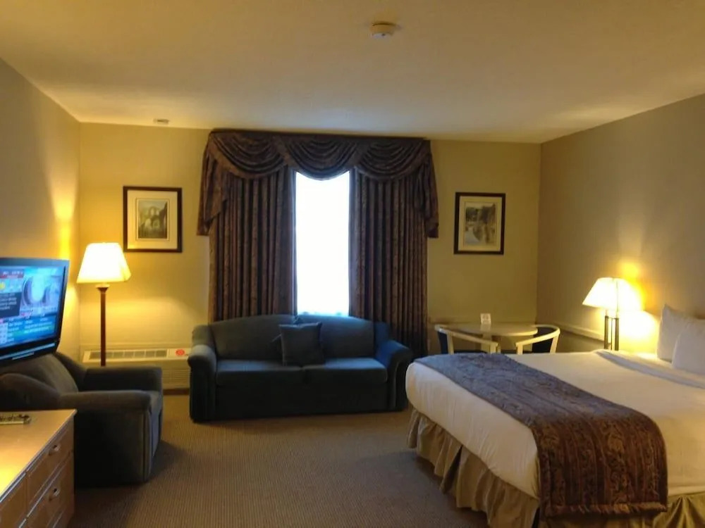 Petawawa River Inn & Suites
